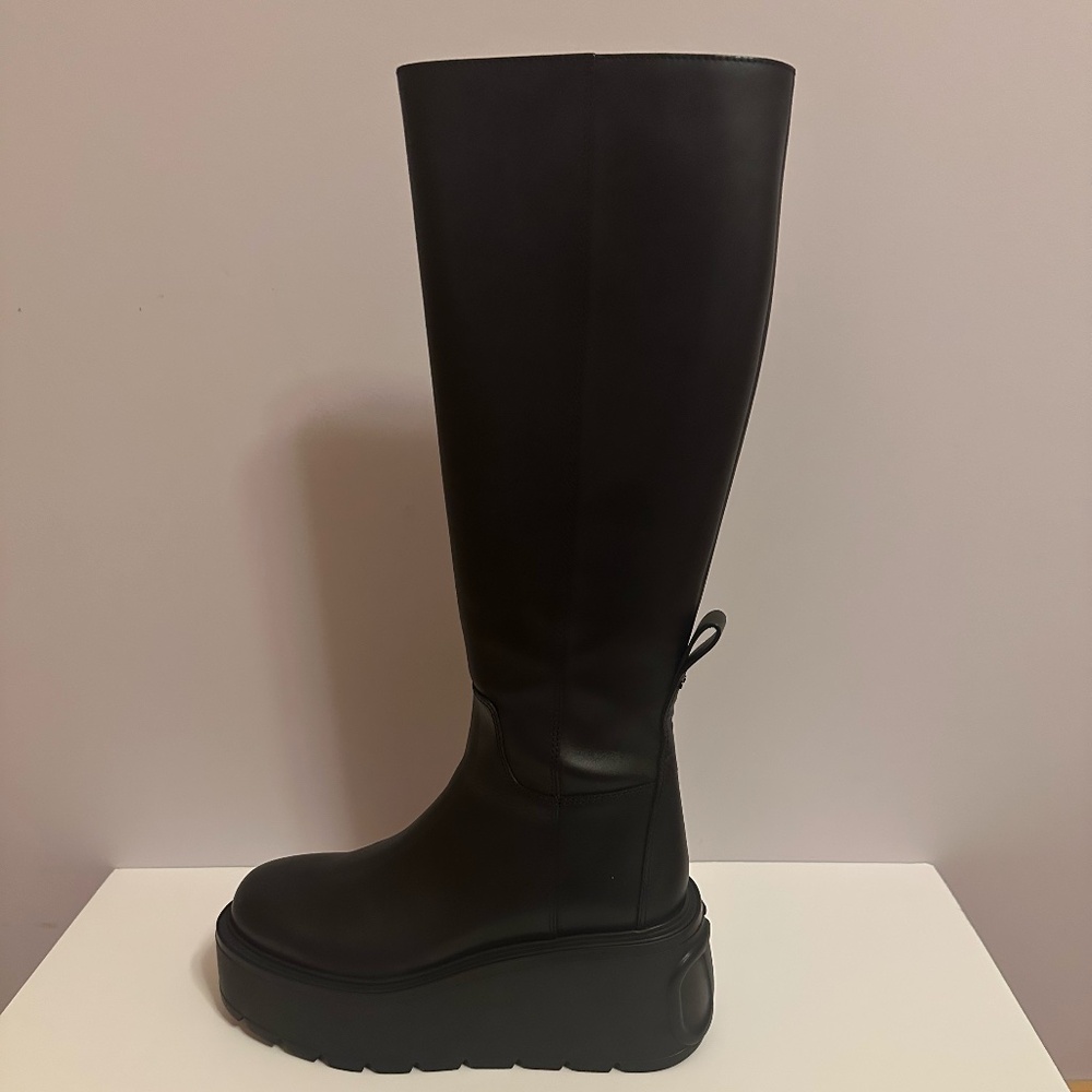 Valentino Garavani Womens Boots